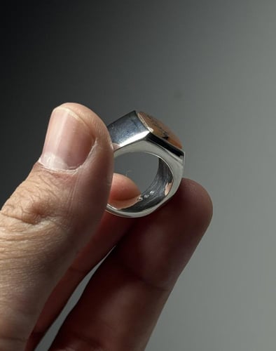 أصفر زجاجي شجري