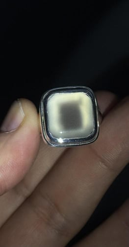 أبيض ثلجي زجاجي