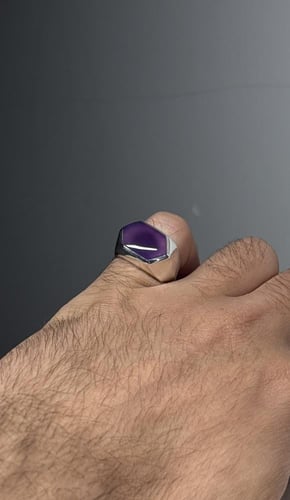 بنفسجي غامق زجاجي