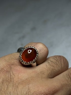 أحمر مشع زعفراني