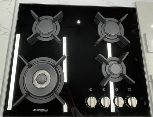 سطح غاز 60 سم زجاج اسود ايطالي ماستر غاز