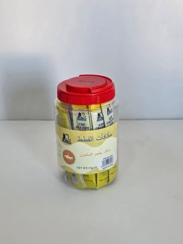 مكافآت كريمية للقطط بنكهة السلمون