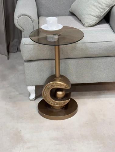 Serving table