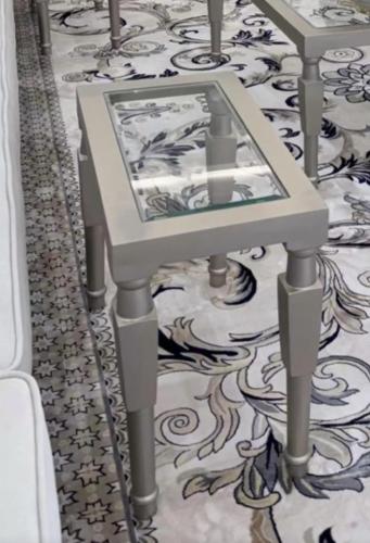 طاولة خدمة حبه
