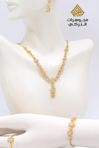 طقم ذهب عيار 18