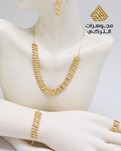 طقم ذهب عيار 18