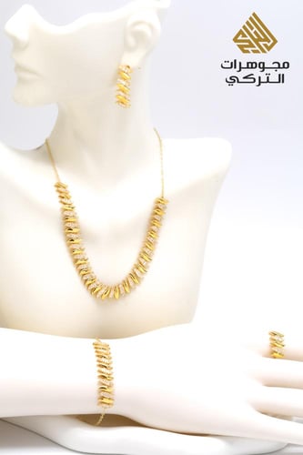طقم ذهب عيار 18