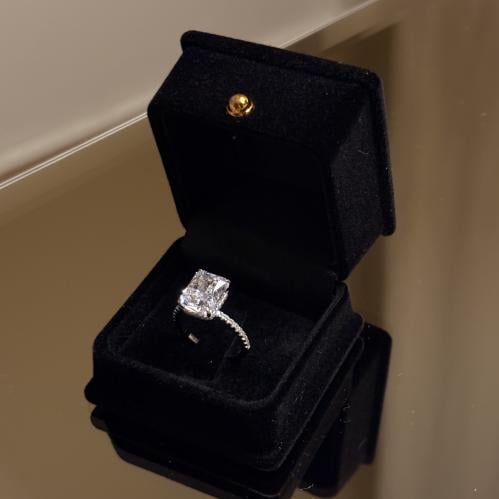 Ring box