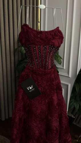 فستان جُلنار الانيقة