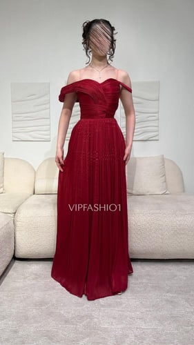 فستان رسمه الانيقة