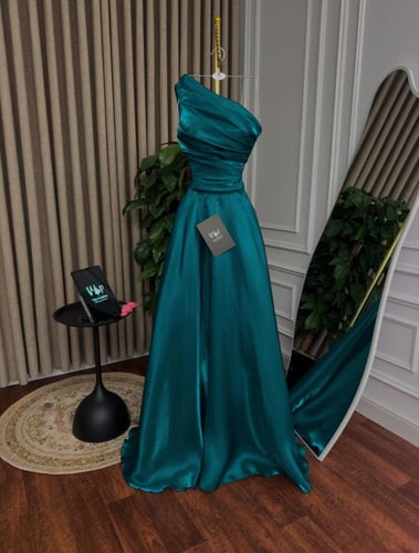 فستان رسيل الانيقه