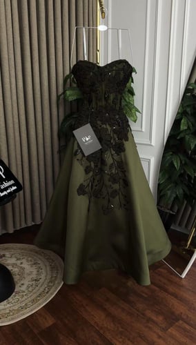 فستان كيم الانيقة ميد