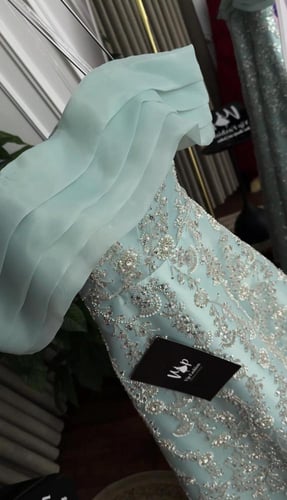 فستان دارين الانيقة