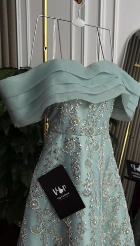 فستان دارين الانيقة