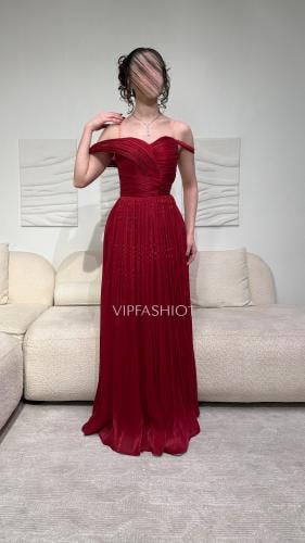 فستان رسمه الانيقة