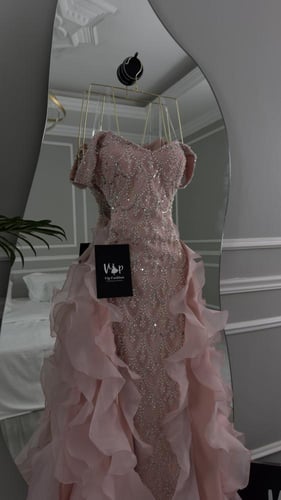 فستان ناهيد الانيقة