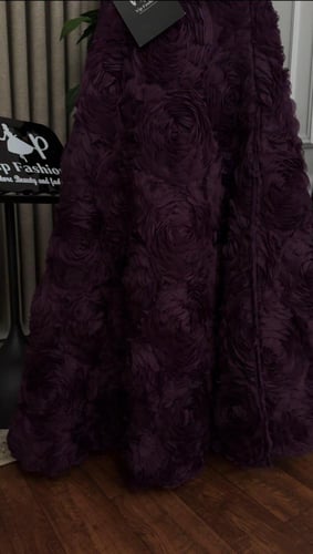 فستان جُلنار الانيقة