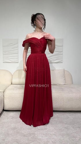 فستان رسمه الانيقة