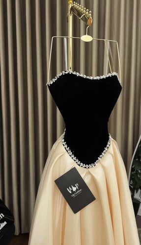 فستان ايلانورا الانيقة