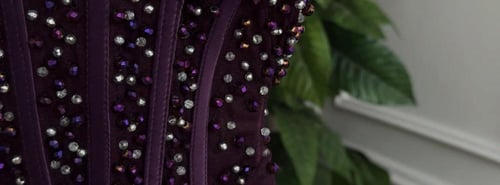 فستان جُلنار الانيقة