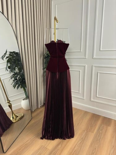 فستان جوخ تطريز مع تفته بليسيه