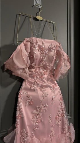 فستان تطريز ورد واوف شولدر ورد