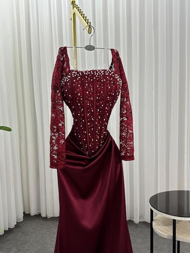 فستان دانتيل على تفته استرتش