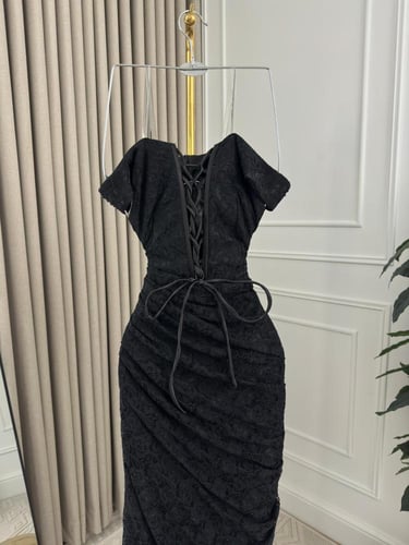 فستان دانتيل اسود مطرز