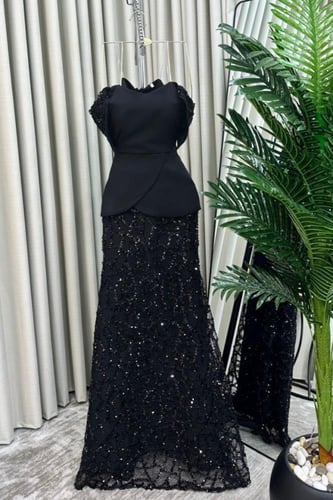 فستان باربي على قطعه سهره