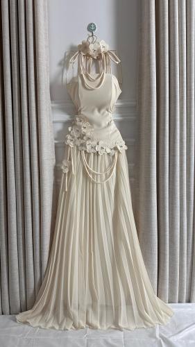 فستان باربي مع جورجيت بوليسيا وورد مزين بلؤلؤ وكرس...