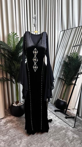 فستان مخمل مع شك يدوي خرز