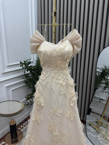 فستان كلفه سهره ورد مع كتف تفته وبطانه تفته