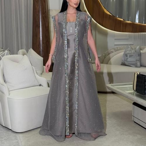 فستان ميكادو مع بشت تُل مطرز