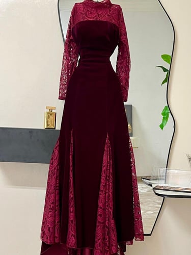 فستان جوخ ودانتيل