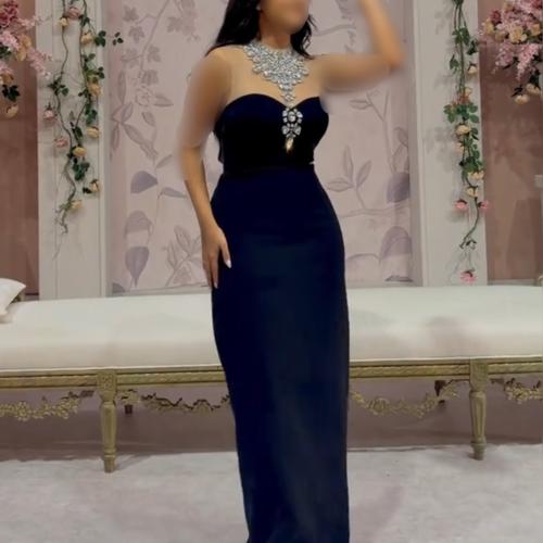 فستان مخمل مع تطريز كرستال راقي