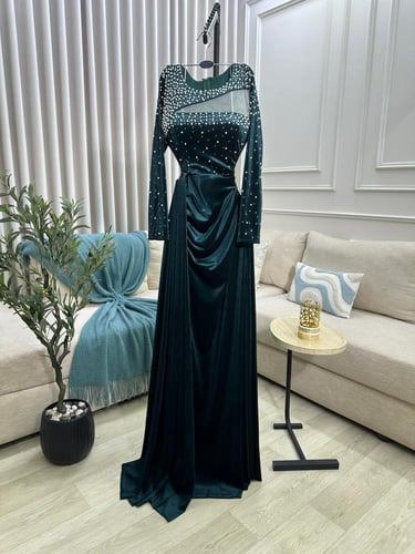 فستان مخمل كوري مع لولو كبس