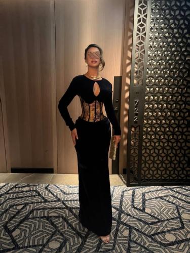 فستان مخمل مع خامه برنت وبطانه