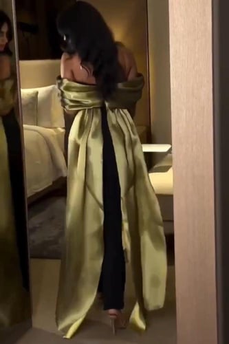 فستان باربي بتطريز يدوي مع اورجنزا لمعه كوري