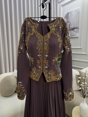 فستان باربي مع تطريز يدوي