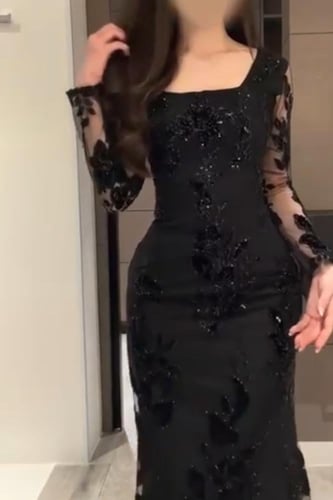 فستان تُل على ورود مخمليه مع باربي