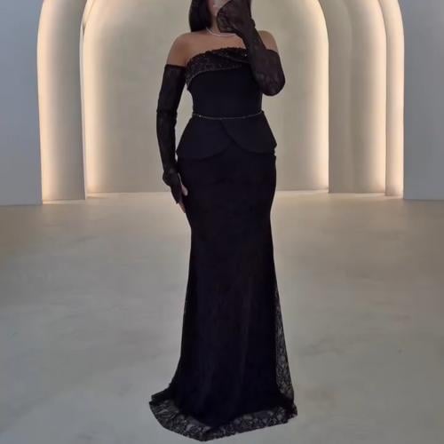 فستان دانتيل مع باربي