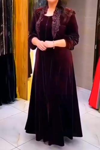 فستان مخمل مع تطريز يدوي