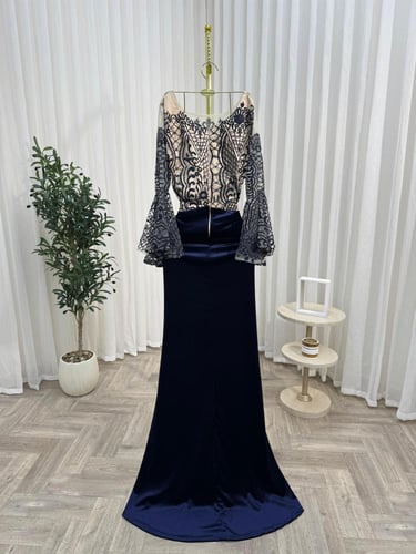 فستان مخمل مع شك كمبيوتر