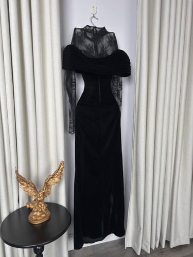 فستان جوخ كوري مع دانتيل فرنسي