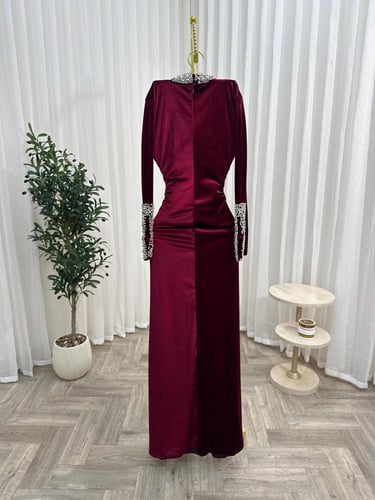 فستان مخمل كوري تطريز يدوي كرستال