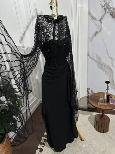 فستان كريب استرتش مع تُل وتطريز يدوي