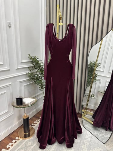 فستان مخمل وتل