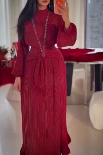 فستان بوليسيه مع تطريز موسمي