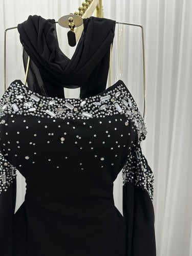 فستان كريب استرتش مع شال شيفون