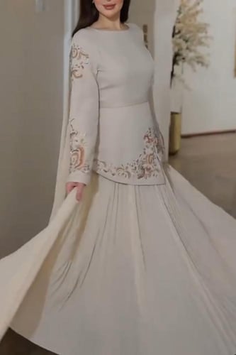 فستان باربي مع شيفون دبل كلوش وتطريز يدوي